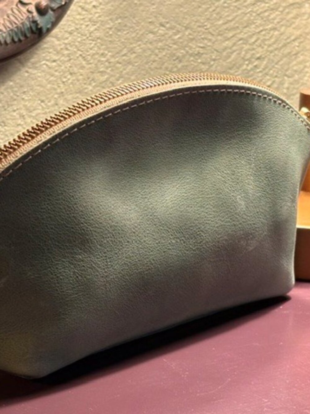 Portland Leather Eclipse Pouch ~ Soft Green - Picture 3 of 7